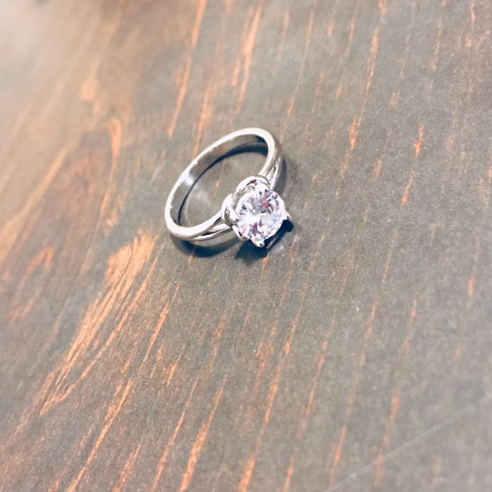 💍Glam Round Cushioned CZ Diamond Silver Ring 8💎 - Picture 11 of 16